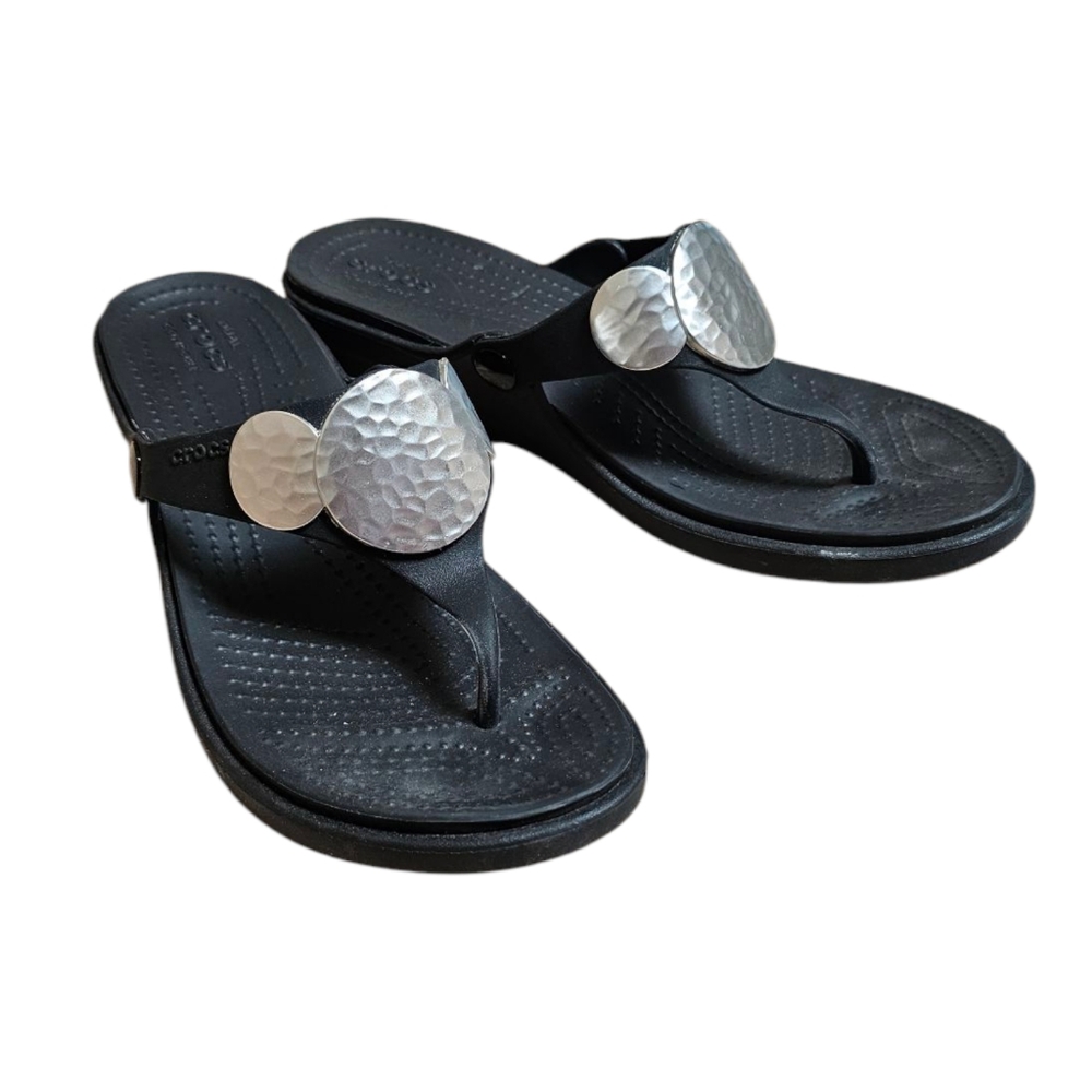 CROCS Black Sanrah Hammered Metallic Wedge Flip Sandal SZ 10